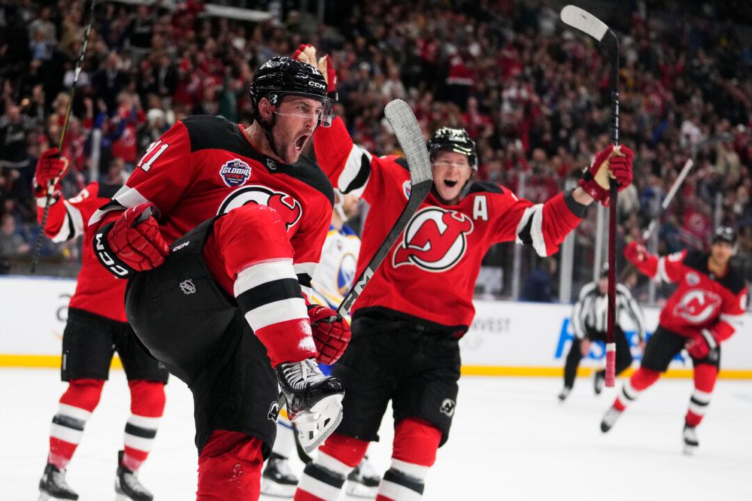 Devils Beat Sabres 4-1 in NHL Regular-Season Opener in Prague