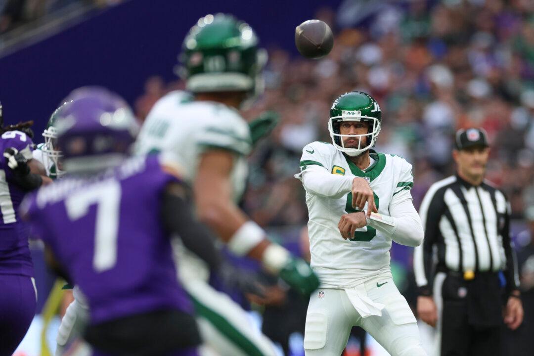 Jets’ Aaron Rodgers Becomes 9th NFL Player to Throw for 60,000 Yards