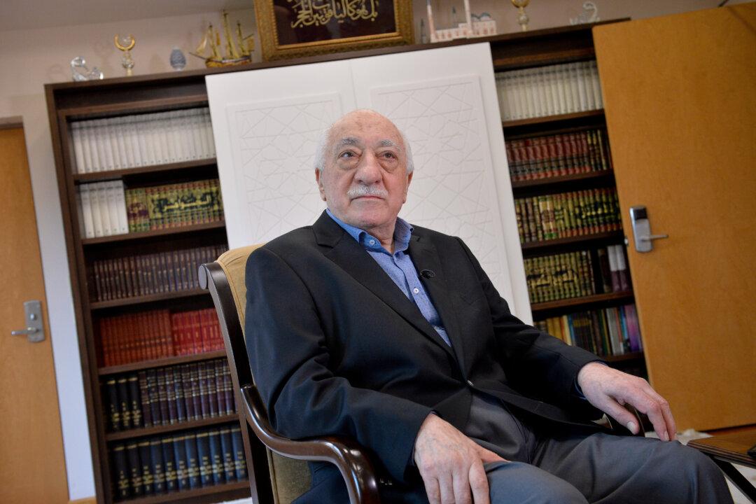 Gulen, Powerful Cleric Accused of Orchestrating Turkish Coup, Dies