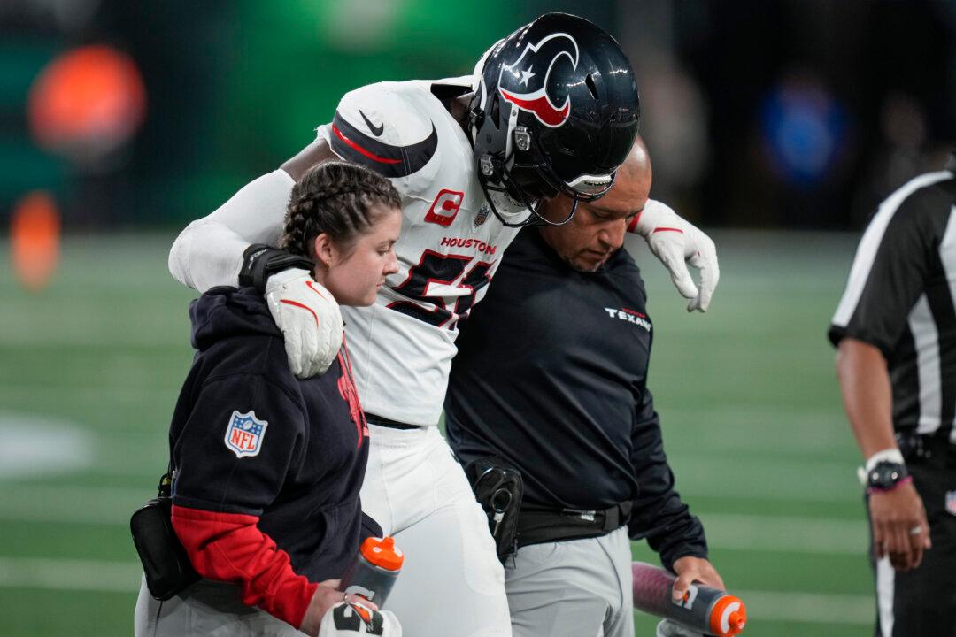 Texans Star Edge Rusher Will Anderson Jr. Leaves Game vs. Jets With an Ankle Injury