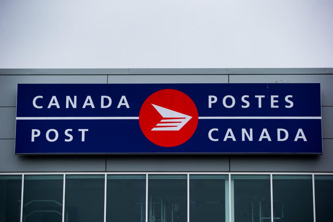 What to Do About Your Christmas Mailing Needs as Canada Post Strike Looms