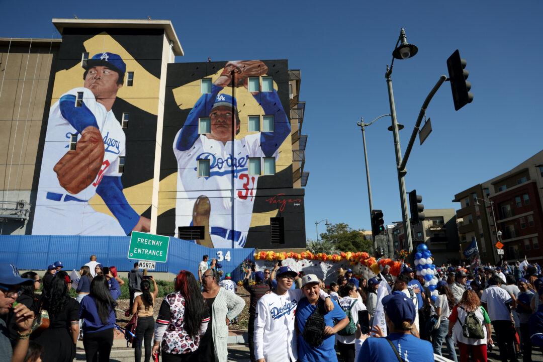 Los Angeles Unveils Mural for Dodger Legend Fernando Valenzuela