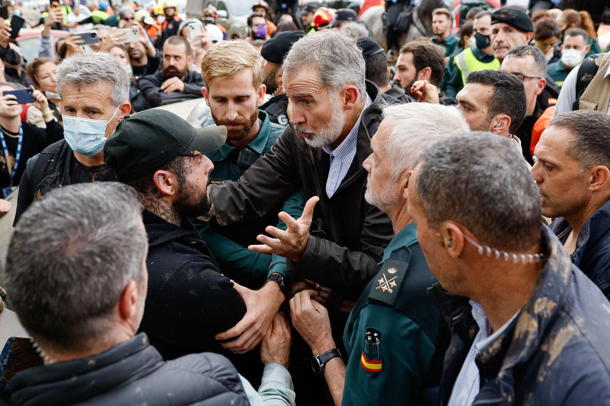 Spanish Royals Met With Angry Crowd in Flood-Hit Valencia As Death Toll Mounts