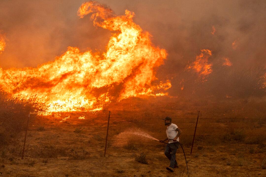 132 Structures Destroyed in Southern California Wildfire as Fierce Winds Expected to Subside