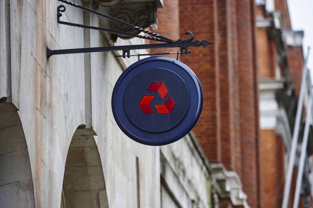 Government Ownership of NatWest Falls to 11.4 Percent After Bank Buys Back £1 Billion in Shares