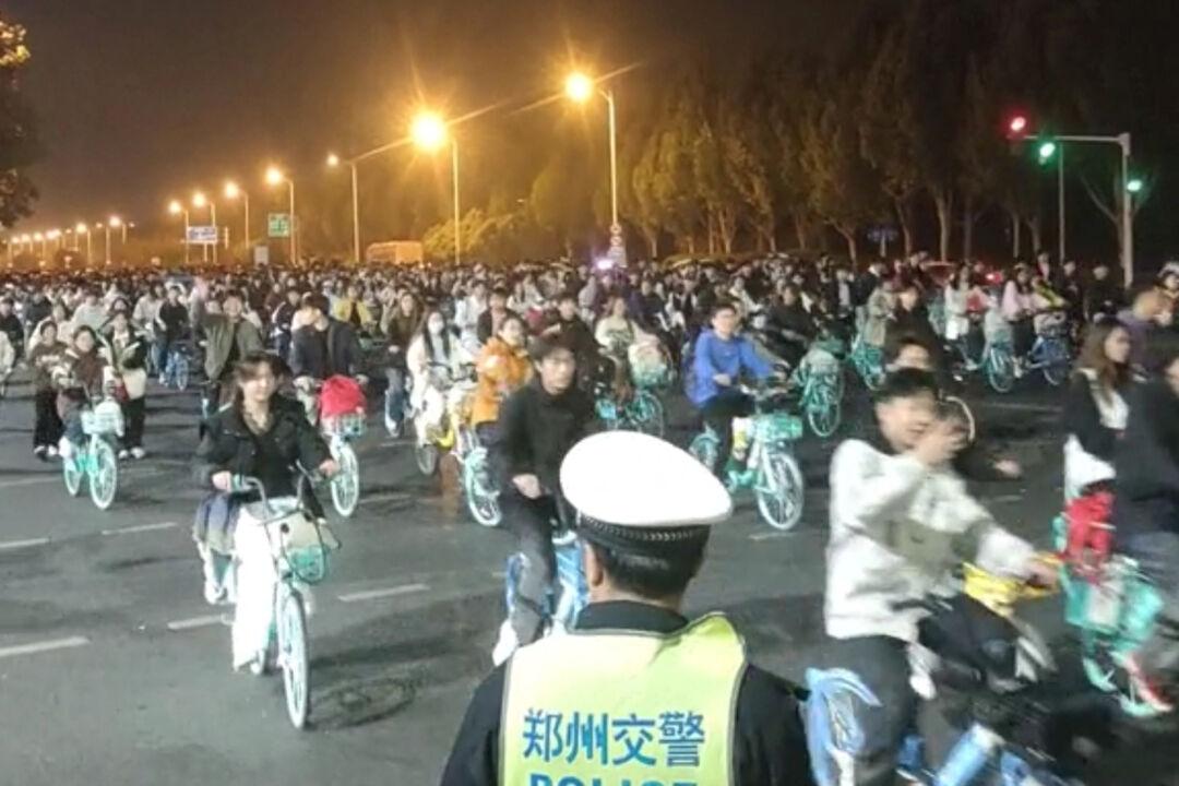 Chinese Authorities Try to Shut Down Night Cycling Over Large Viral Turnout