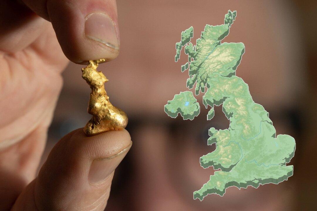 Detectorist Unearths Gold Nugget Shaped Like Britain, Calls It His ‘Holy Grail’