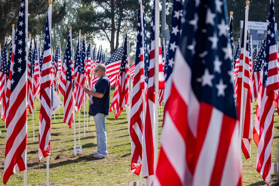 ‘Field of Valor’ Features 1,200 American Flags to Honor Veterans Day