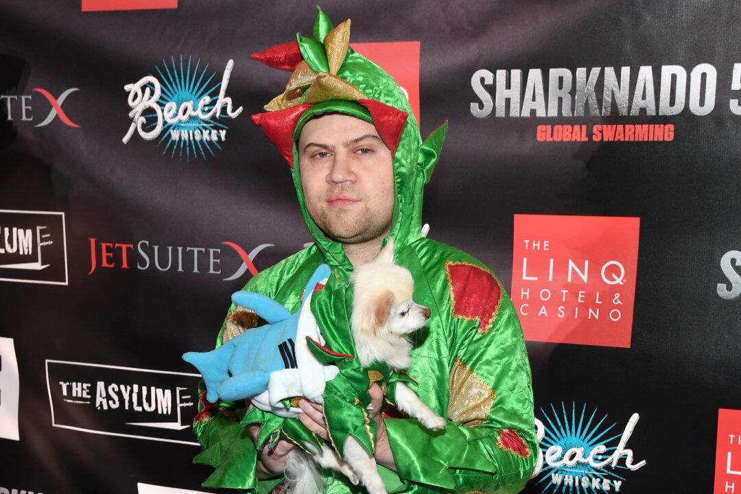 Mr. Piffles, ‘The World’s First Magic-Performing Chihuahua,’ Dies at 16