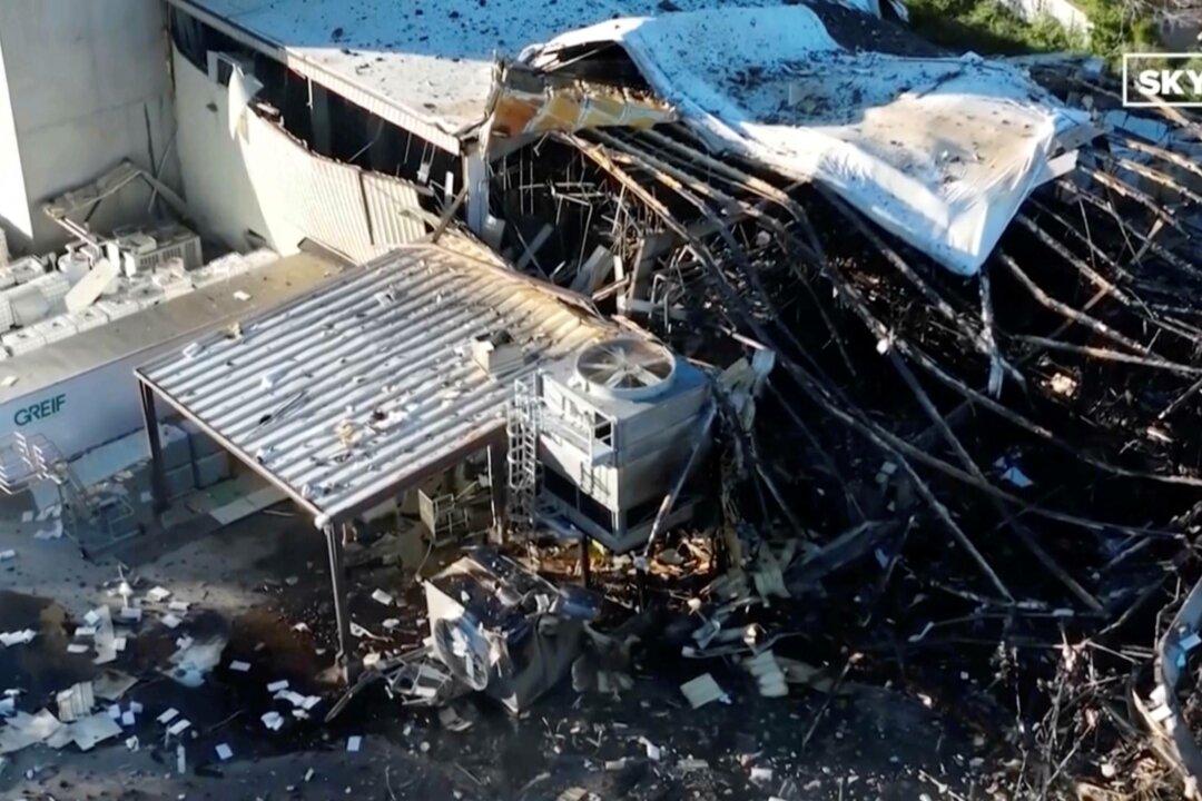 2 Dead in Kentucky Factory Explosion That Also Damaged Surrounding Neighborhood
