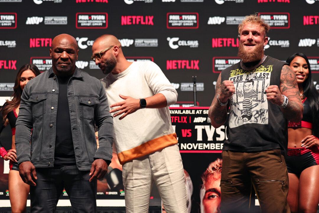 đ§Sports Brief: Tyson Returns to the Ring; Top QBs Duel in NFL Showdown; Rugged Rivals Collide for Division Lead