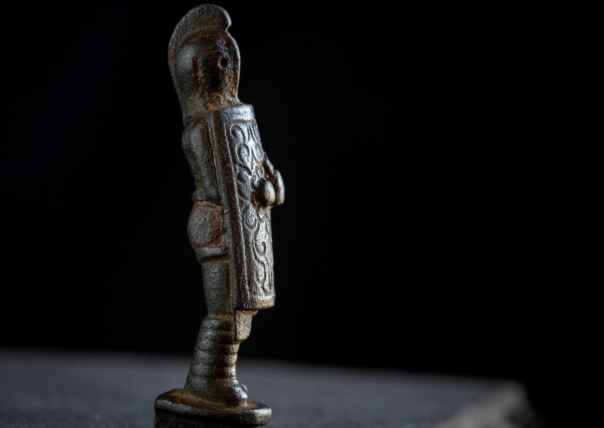 Rare Roman Gladiator Knife From Hadrian’s Wall Goes on Display