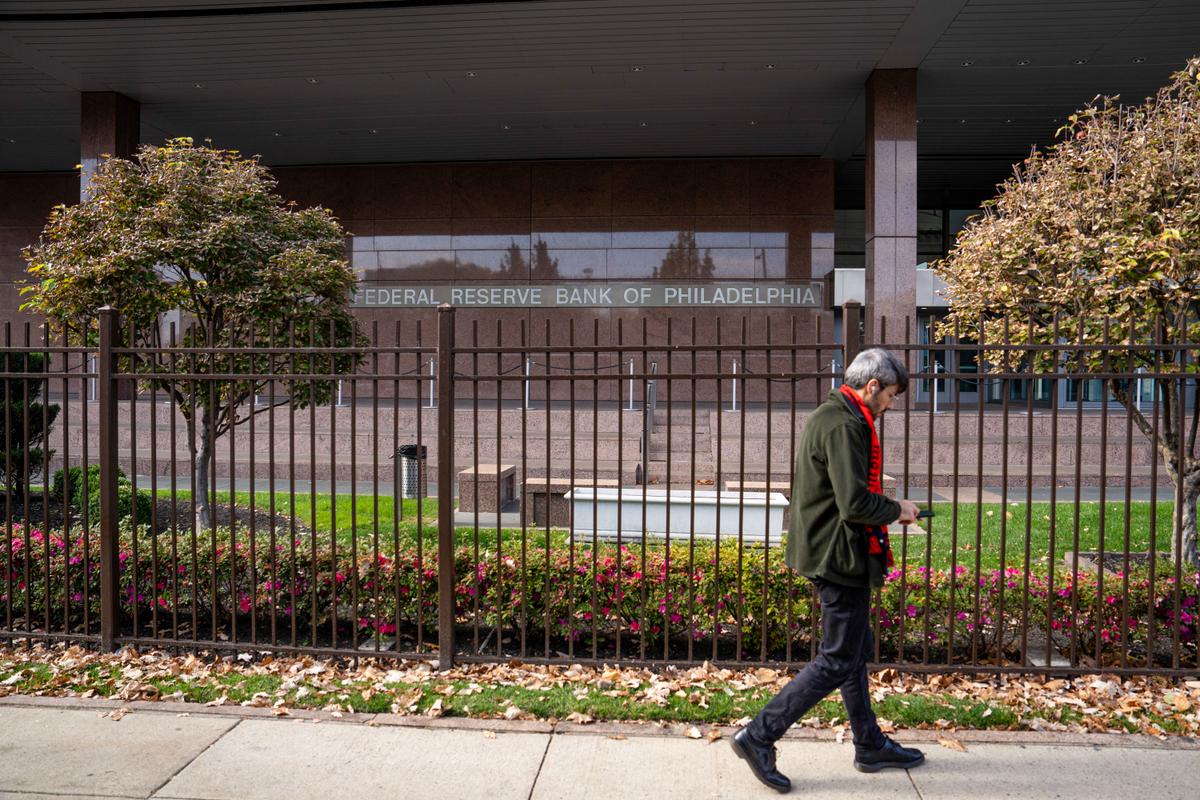 Federal Reserve Governor Defends Central Bank Independence