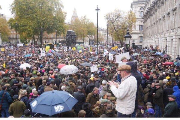 Farmers protest in central London over the changes to inheritance tax rules in Whitehall, London, on Nov. 19, 2024. (James Manning/PA Wire)