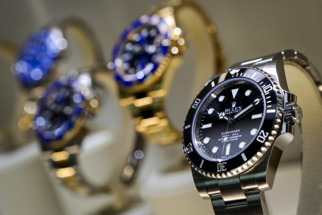 Swiss Watch Exports Fall Again on Waning China Demand