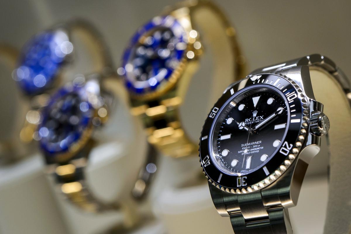 Swiss Watch Exports Fall Again on Waning China Demand