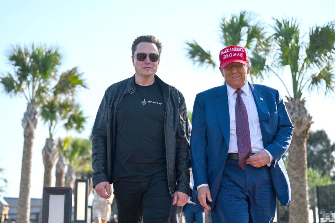 Trump Attends Starship Launch With Musk