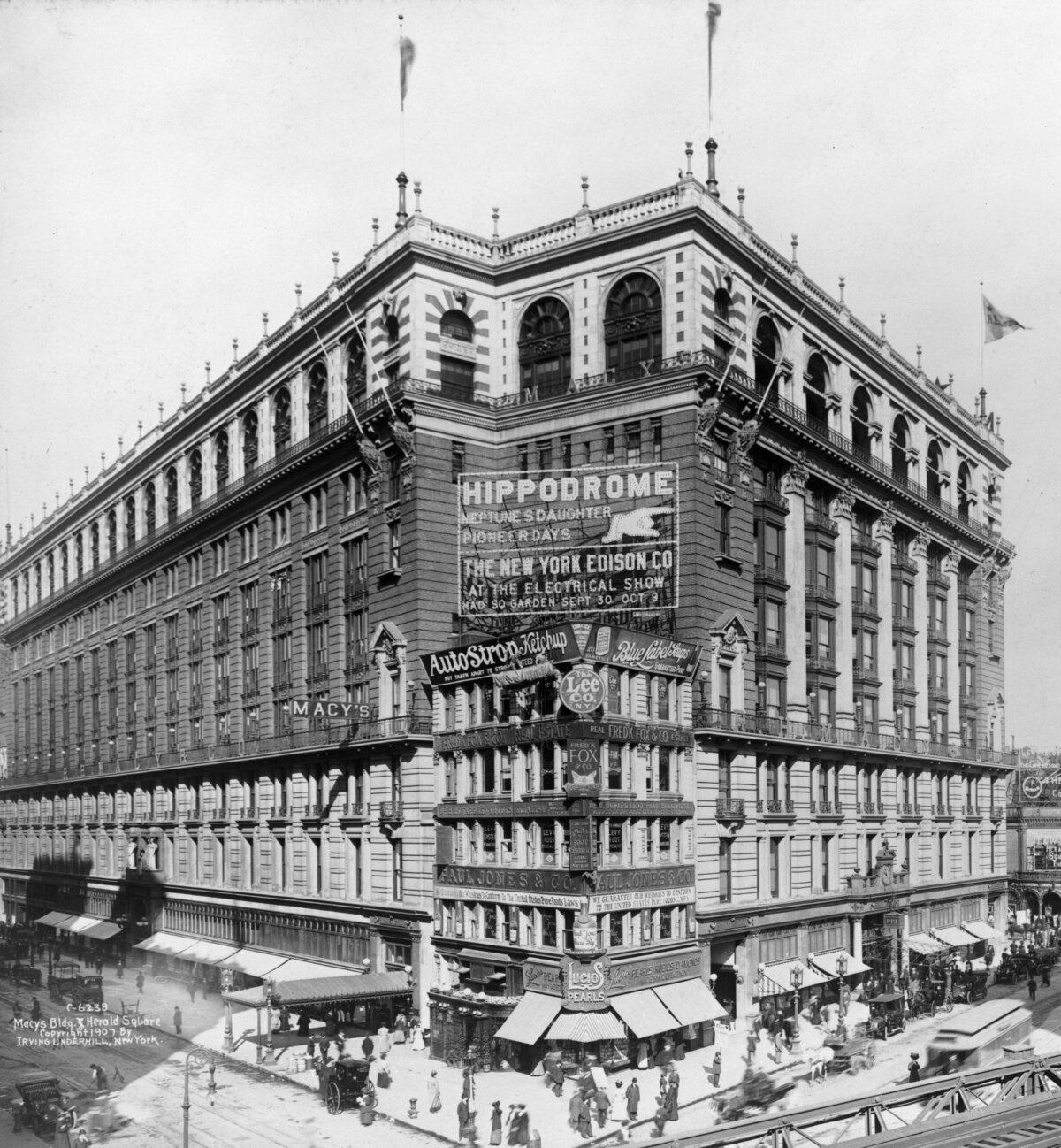 Macy's Herald Square building, in 1907. (Public Domain)