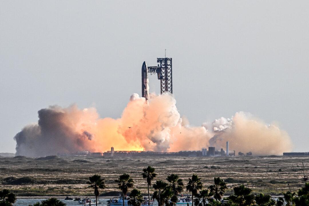 SpaceX Calls Off Catch Attempt of Starship Rocket Booster in New Test Flight