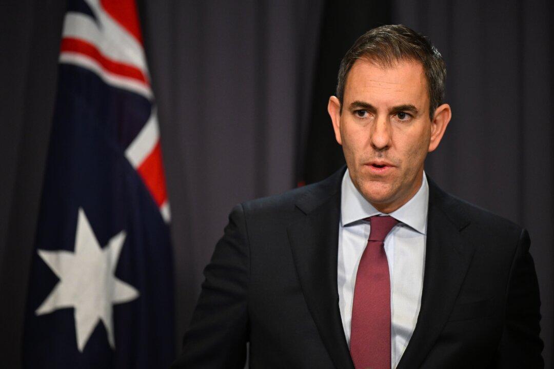 Treasurer Says Australians Under ‘Substantial Pressure’ as Economy Underperforms