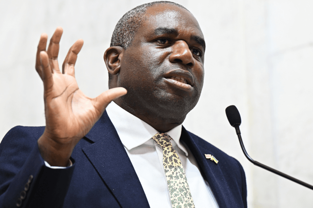 UK and France Vow to ‘Do Everything Necessary’ to Help Ukraine, Says Foreign Secretary