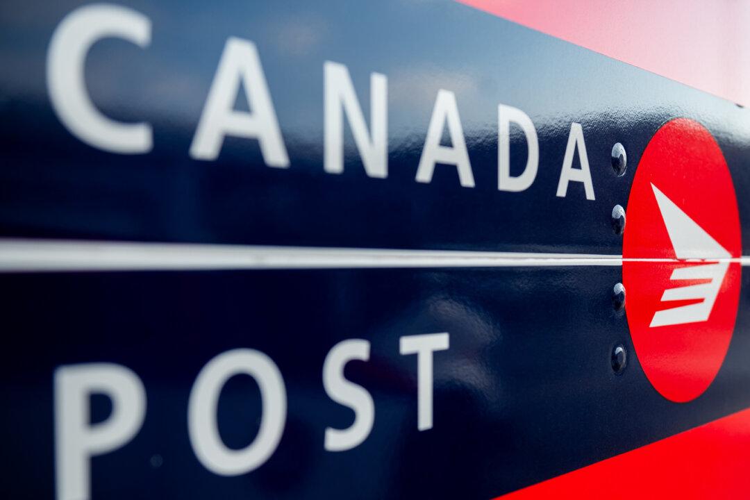 Canada Post Quarterly Loss Tops $300M as Strike Hits Second Week—and Rivals Step In