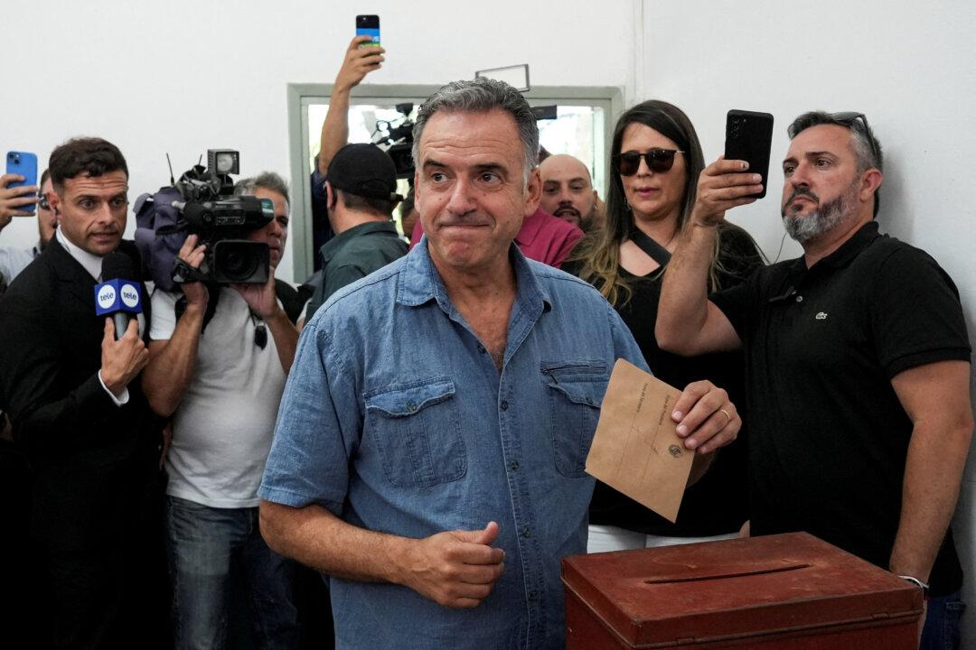 Uruguay’s Left Returns to Presidency as Government Vows Friendly Transition