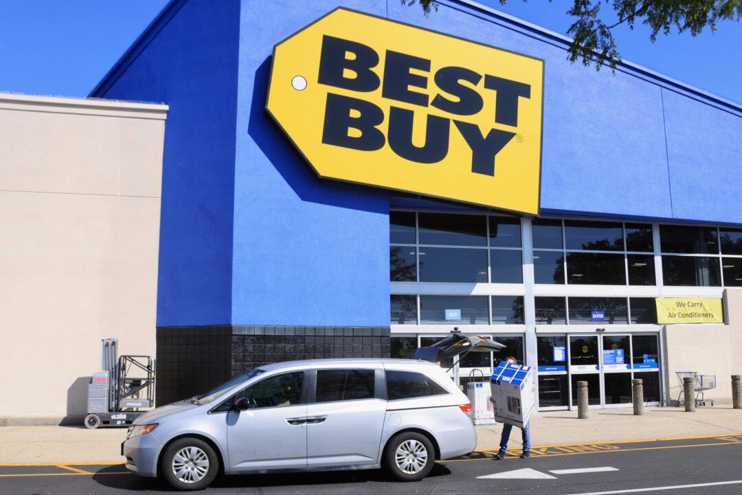 Best Buy Posts Surprise Sales Gain as New Store Formats Boost Traffic