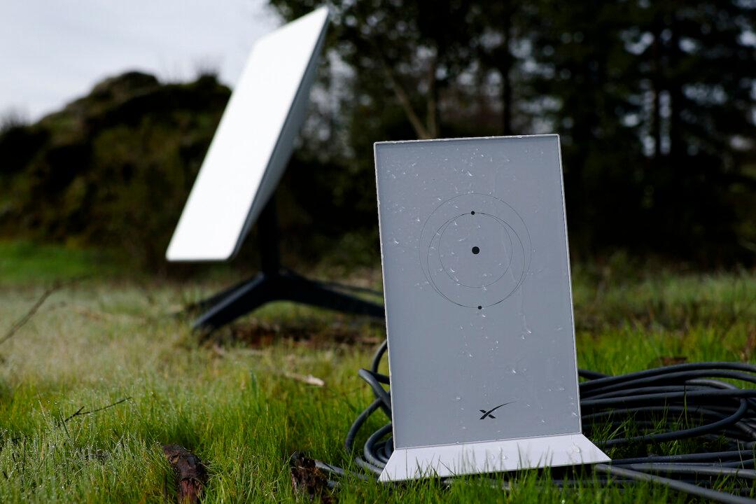 FCC Greenlights Starlink, T-Mobile Partnership to Cover Hard-to-Reach Areas