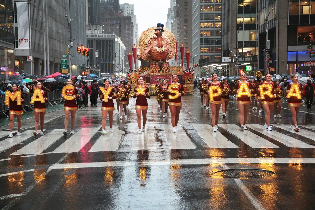 LIVE NOW: Macy’s Thanksgiving Day Parade Takes Place in New York City thumbnail