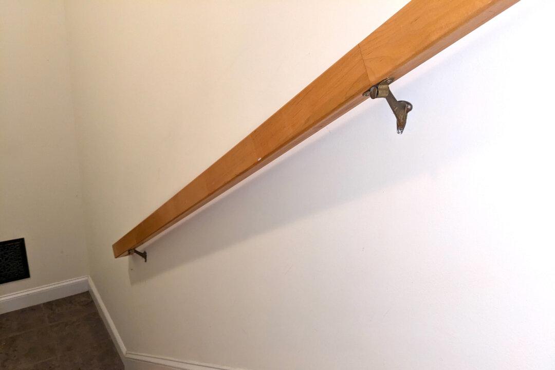 Ask the Builder: Avoiding DIY Stair Handrail Woes