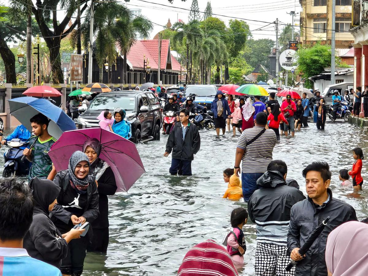 3 Dead, Thousands Evacuated as Heavy Rains Unleash Flooding in Malaysia