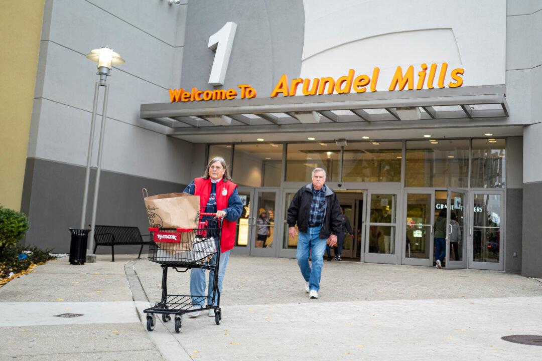 US Credit and Debit Card Spending Posts Largest Increase Since Early 2024