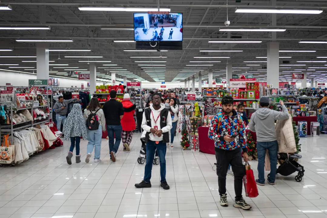 US Economy Cools Sharply in 4th Quarter as Government Shutdown Weighs on GDP