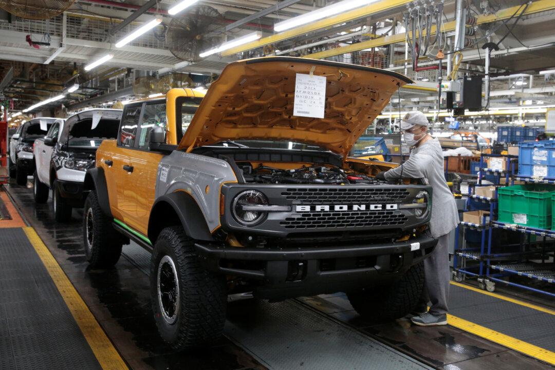Ford Recalls More Than 270,000 Broncos, Mavericks Due to Possible Battery Failure Issue