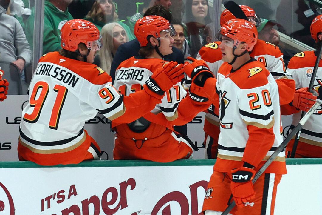 Leason Has Goal and 2 Assists as Ducks Beat Stars 4-2 for First Winning Streak of Season