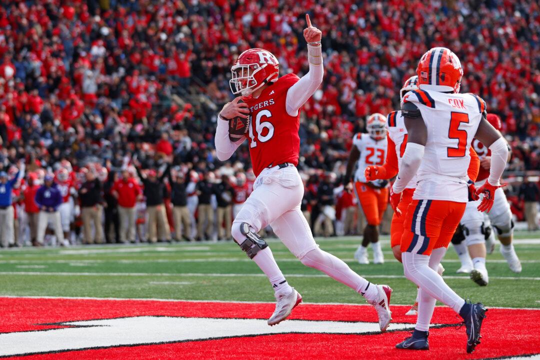 No. 24 Illinois Stuns Rutgers on Bryant’s 40-yard TD Reception With 4 Seconds Left