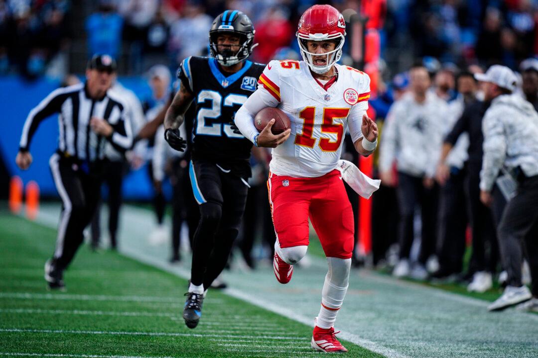Patrick Mahomes and Chiefs Win at the Buzzer Again, Topping Panthers 30–27 on Shrader’s Field Goal