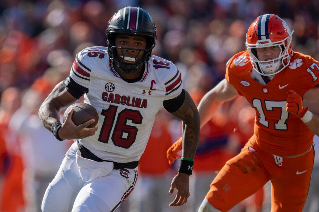 Sellers’ 20-yard TD Run With 1:08 to Go Lifts No. 16 South Carolina to 17–14 Win Over No. 12 Clemson