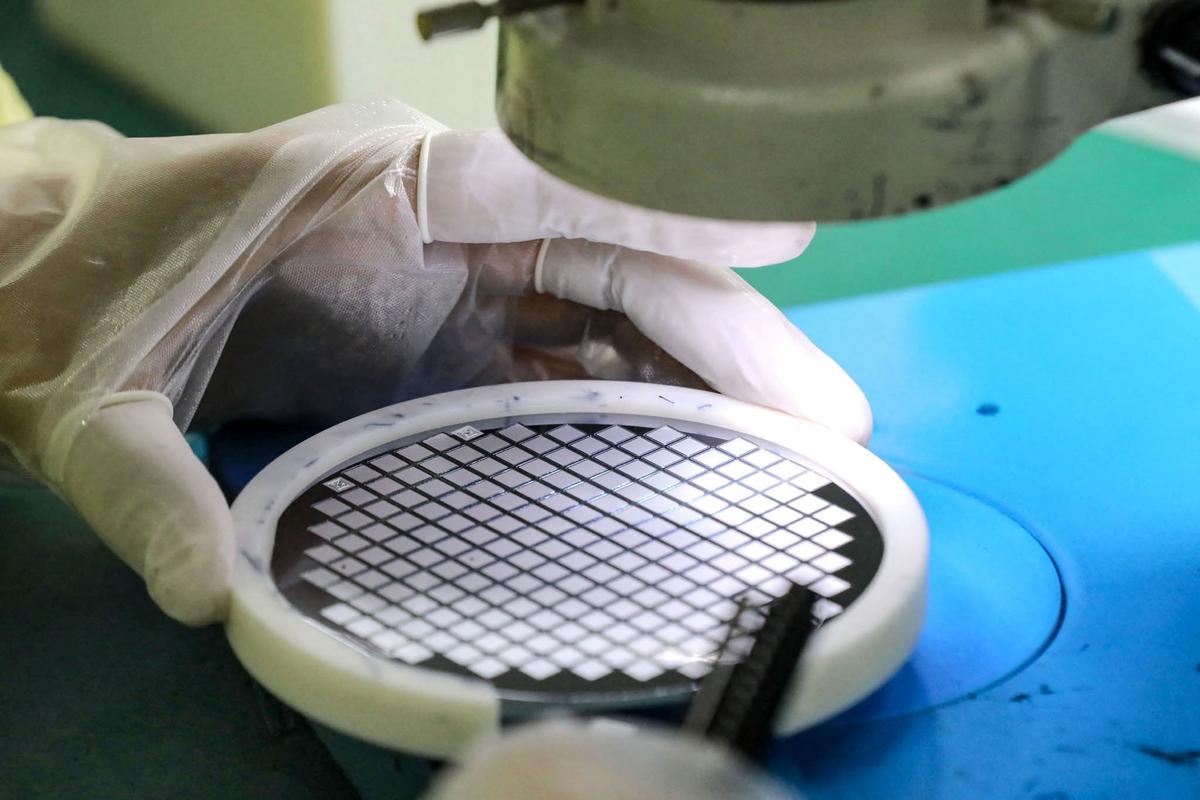 US Issues New Wave of Restrictions to Block China Access to Chips Tech