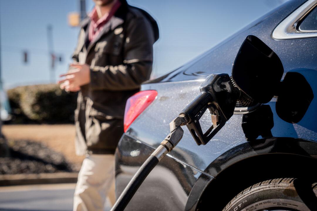 Gas Prices Fall Nationally for 4th Straight Week
