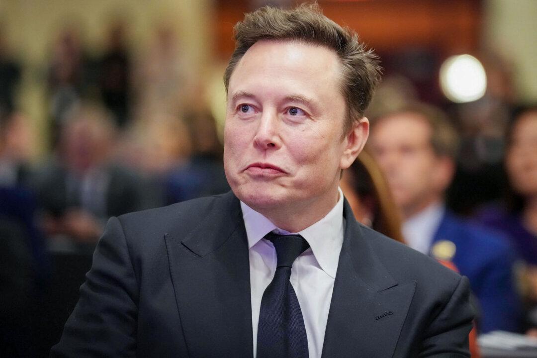 Musk’s Net Worth Nearly $450 Billion as Tesla Stock Jumps