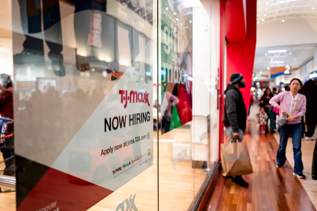 US Private Sector Cut 2,500 Jobs Per Week Heading Into November: ADP