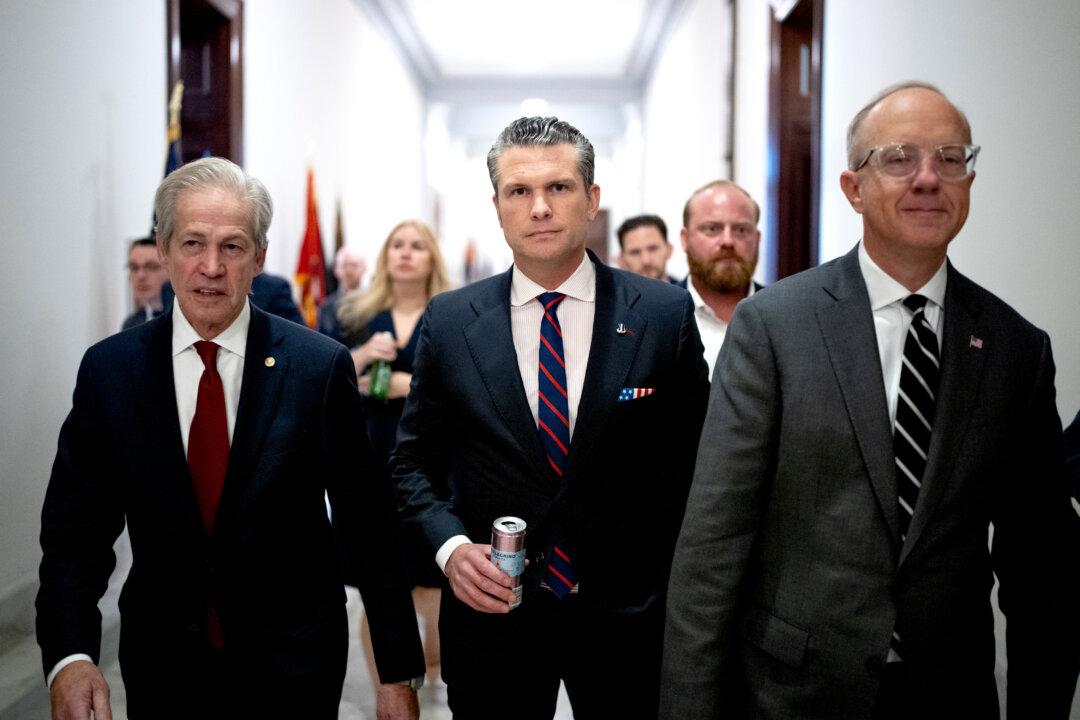 đ§News Brief: Trump Reiterates Support of Hegseth for Secretary of Defense; New York Mayor Says City Is Safe, Killer Will Be Caught; Judge Dismisses Manslaughter Charge in Penny Trial