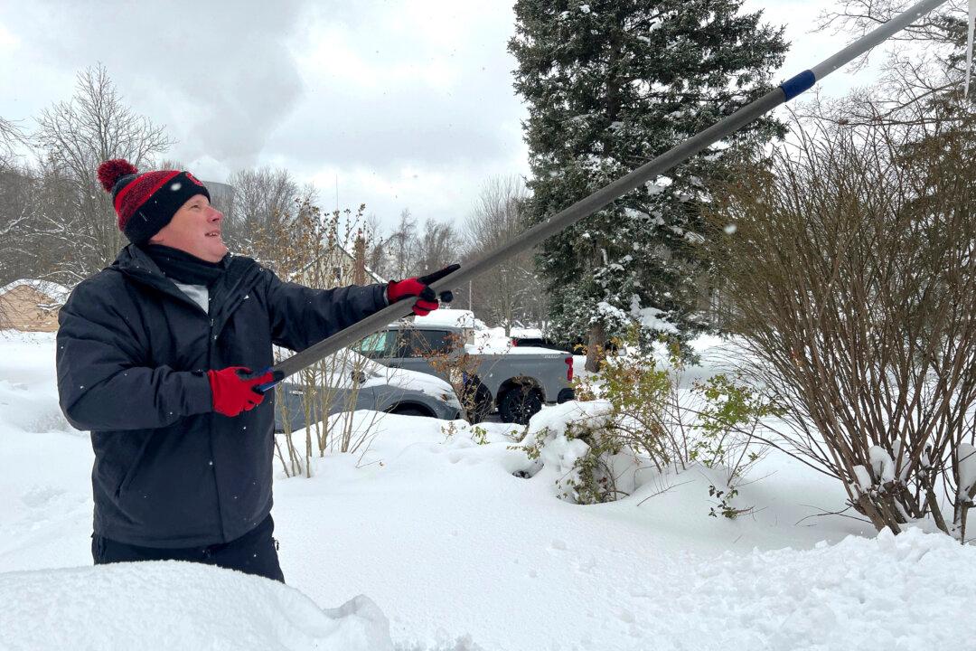 Great Lakes Region Braces for More Snow While Cleaning up After Lake-Effect Storms
