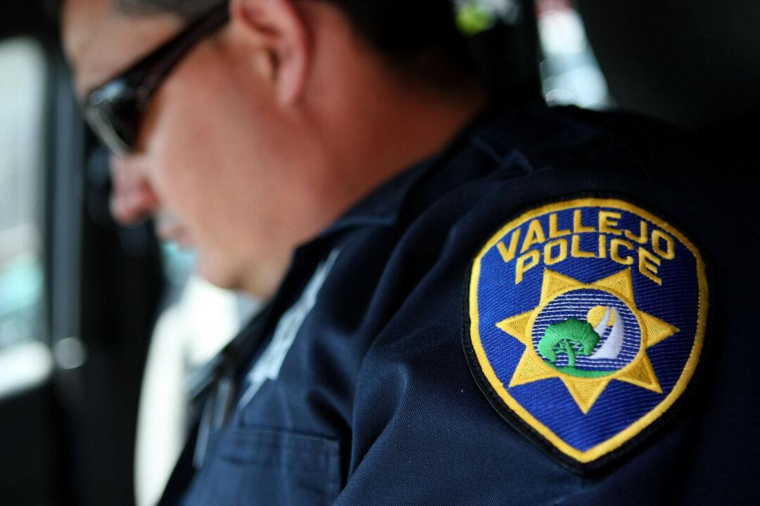 English Rock Band Says Robbed at Gunpoint Upon Arrival in California