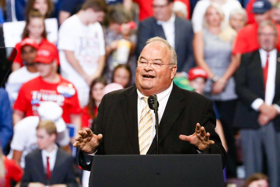 Trump Nominates Billy Long as IRS Commissioner