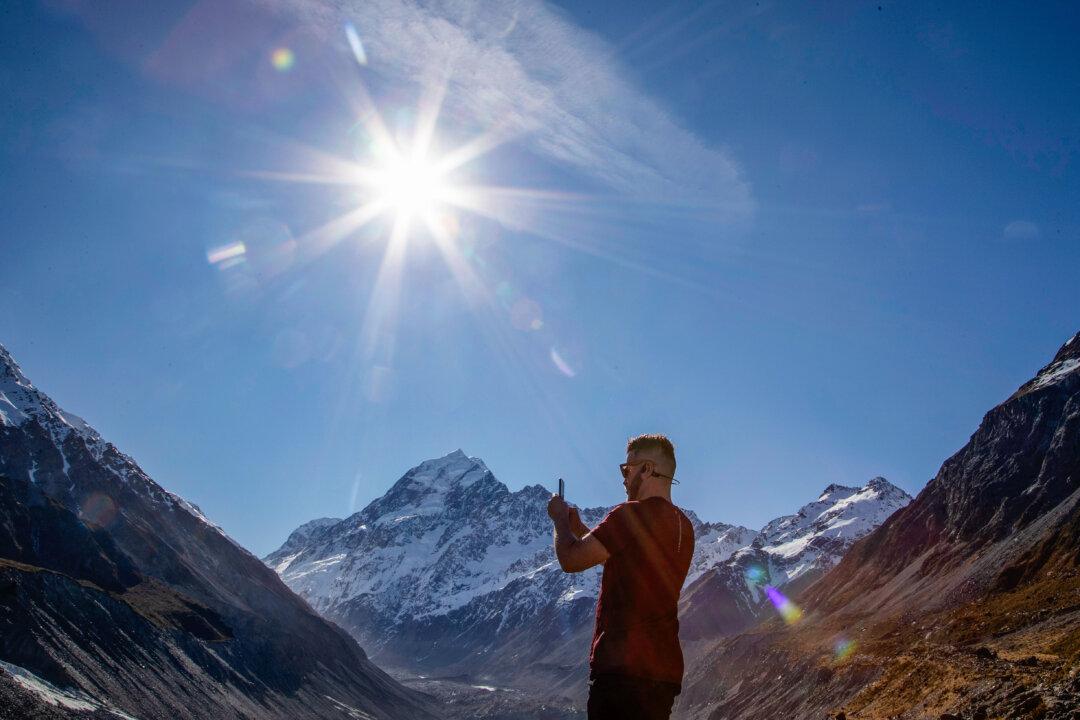 Weather Hampers Search for 3 American and Canadian Climbers Missing on New Zealand’s Highest Peak