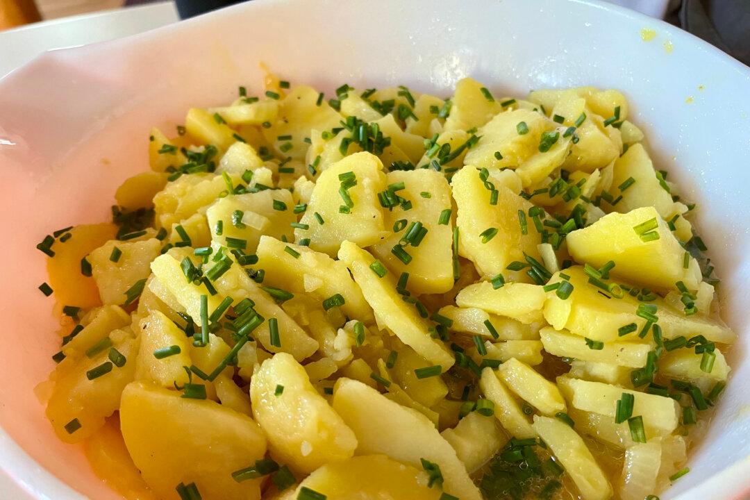 German Potato Salad the Southern German Way: Light, Tangy, and Bacon-Free!