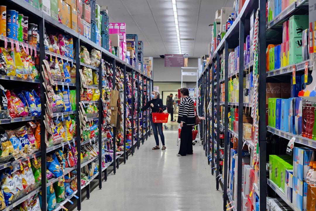 Australian Consumer Confidence Wanes Despite Signs of Stability